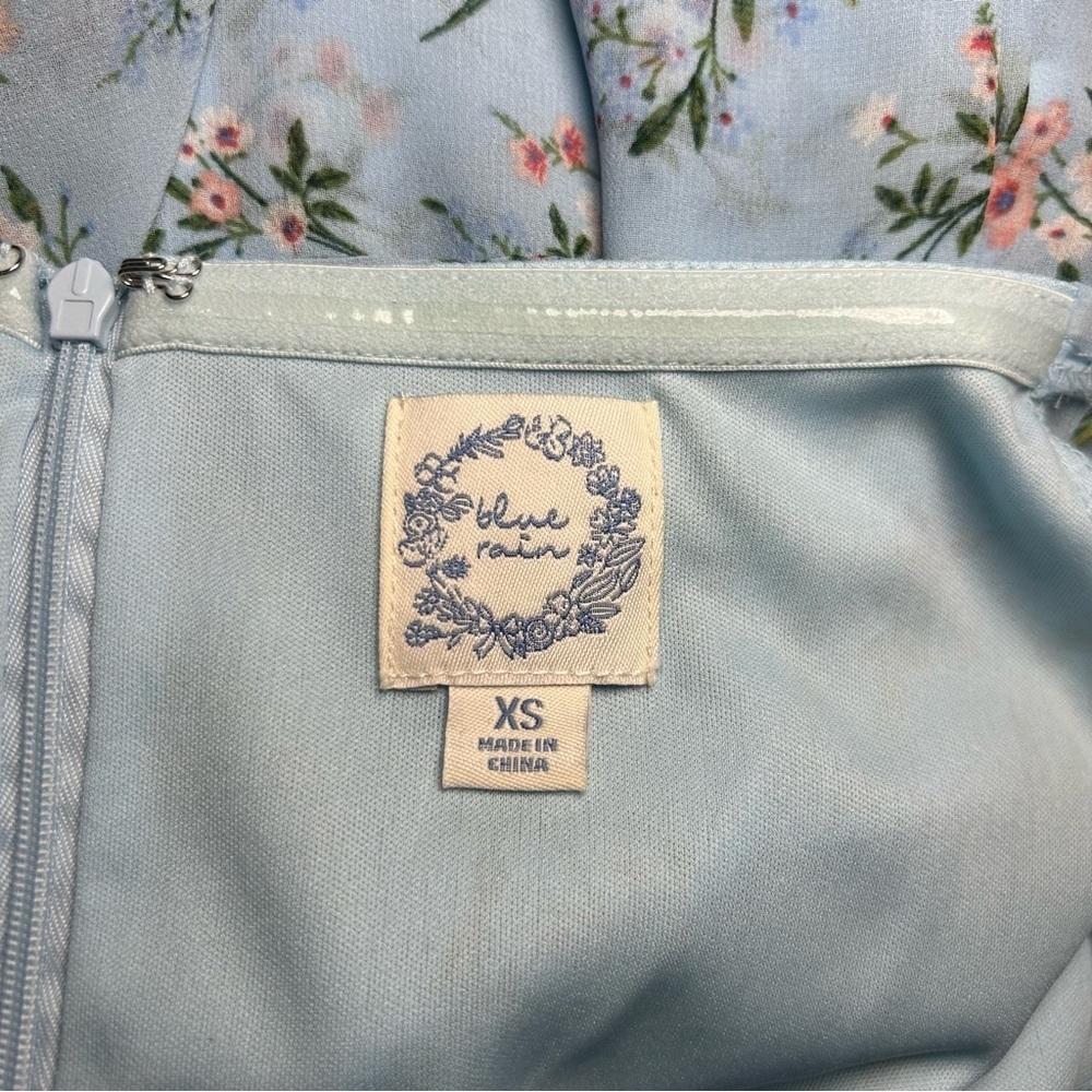 Francesca’s Light Blue Floral Romper - Picture 4 of 9